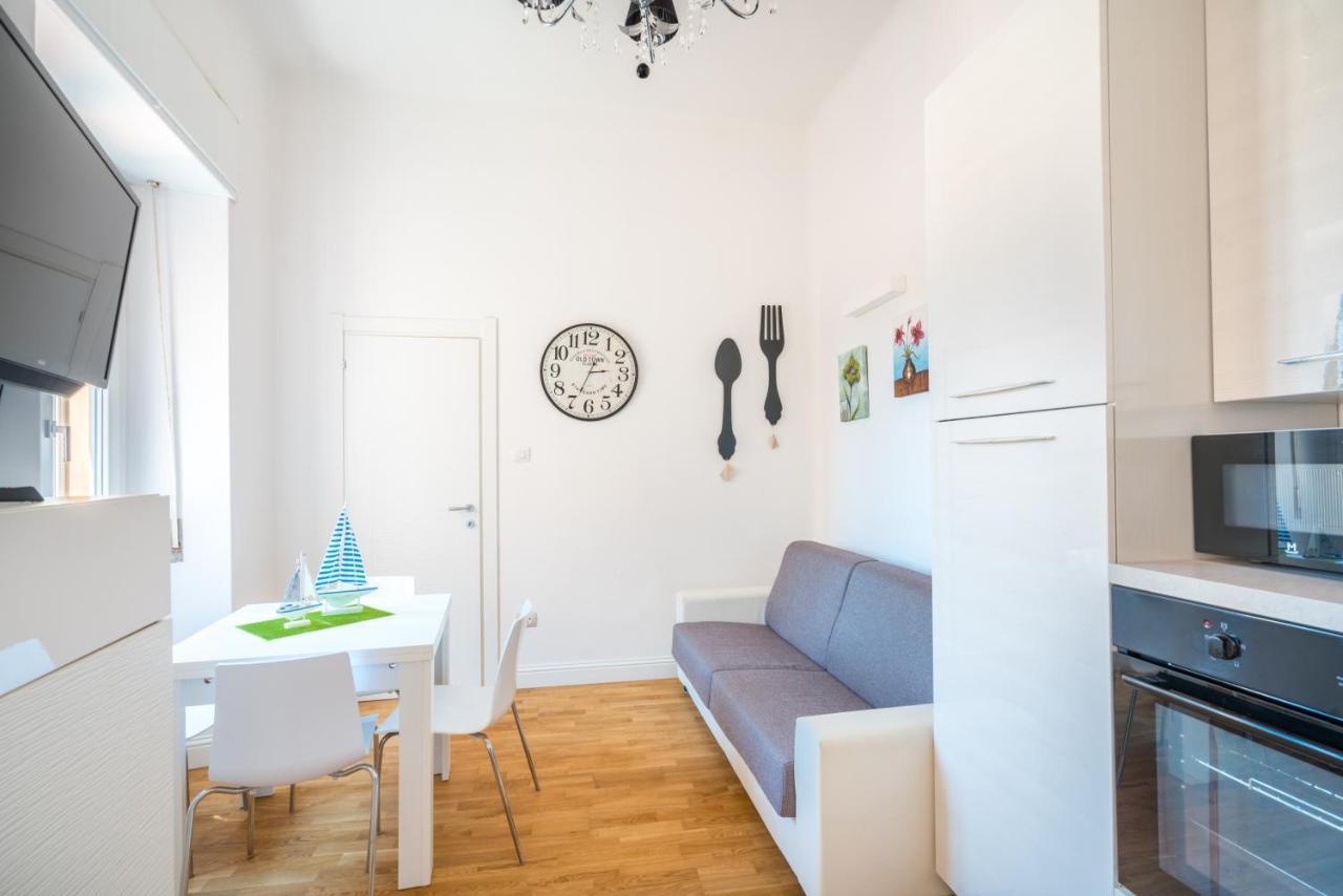 Apartamento Le Scale Sul Porto . Marina Centro Storico. Ac *